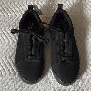 Art Class Black Sneakers Low-Top Minimalist Design